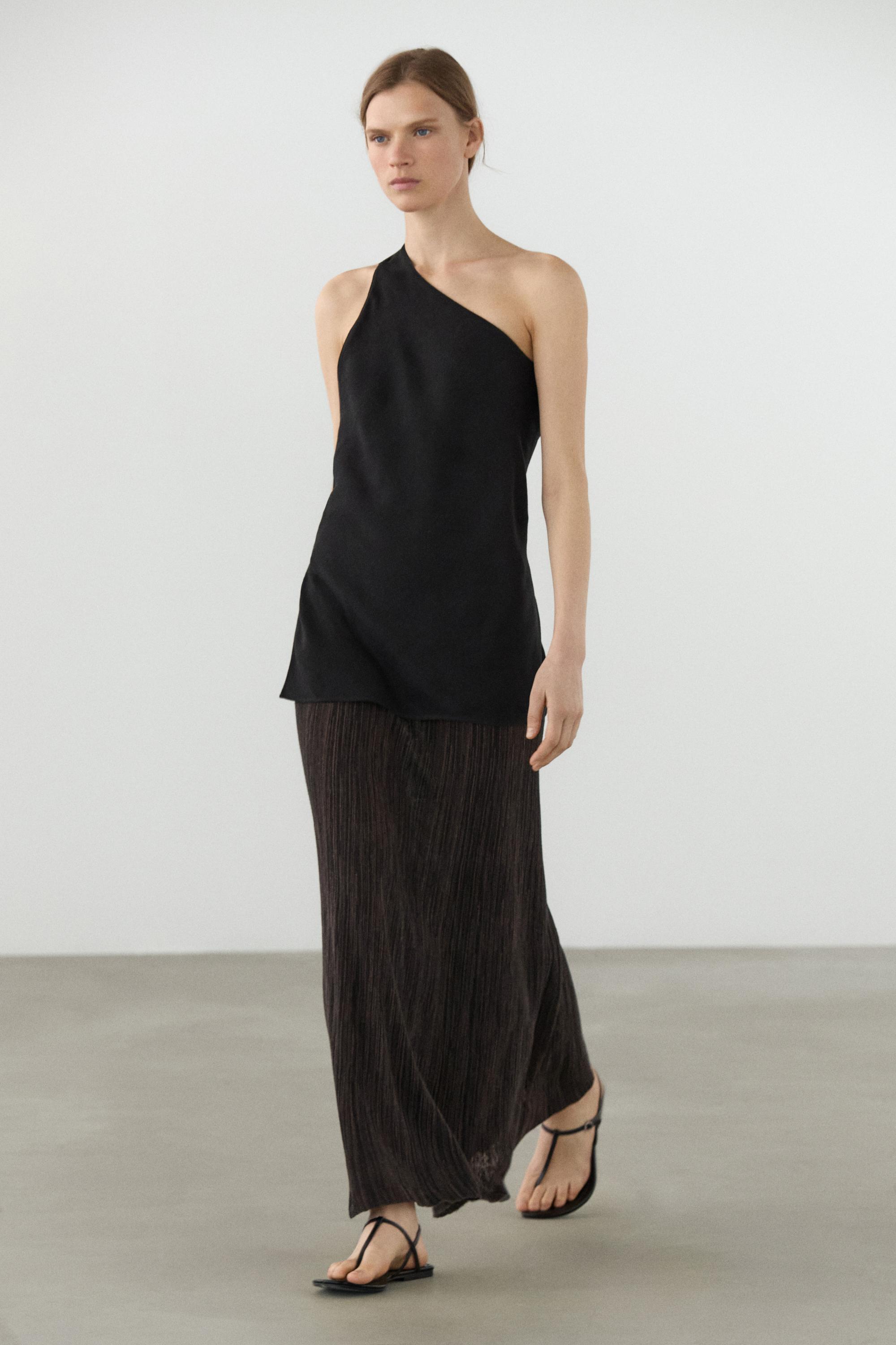 Total look pleated midi skirt with striped detail